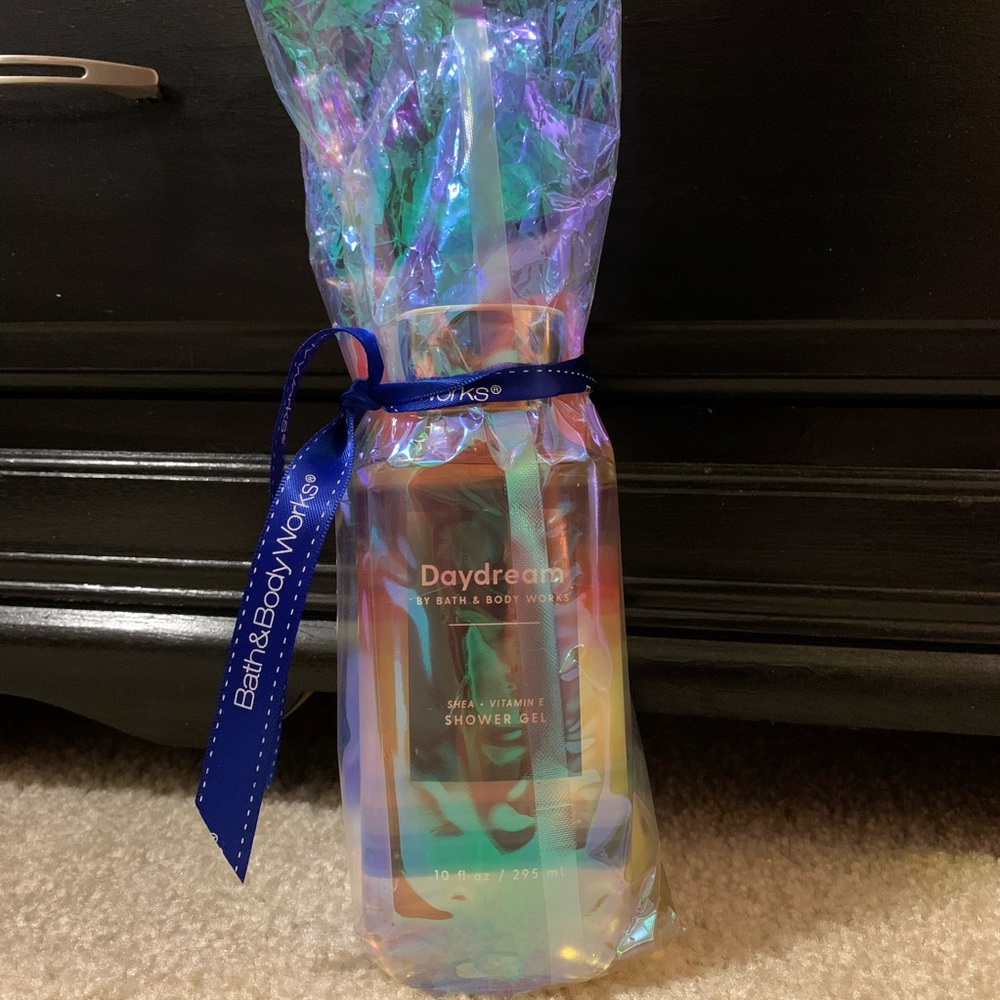 NWT bath & body works lotion and body wash set